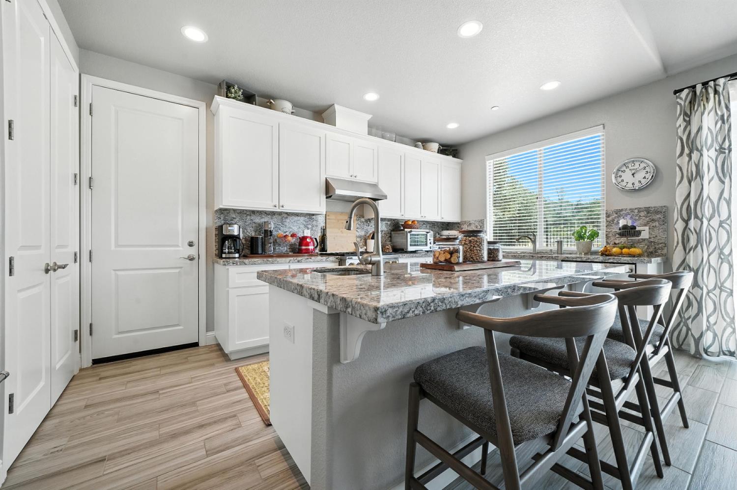 Detail Gallery Image 23 of 44 For 668 Morning Glory Cir, Ione,  CA 95640 - 4 Beds | 3 Baths