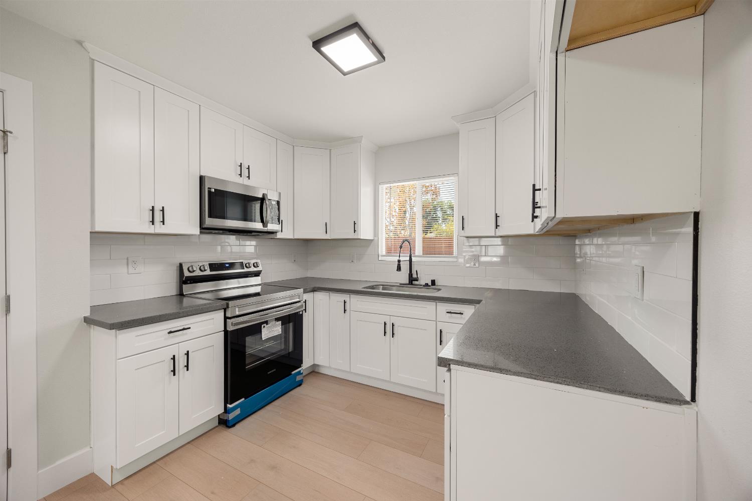 Detail Gallery Image 14 of 35 For 6237 San Martin St, North Highlands,  CA 95660 - 4 Beds | 2 Baths