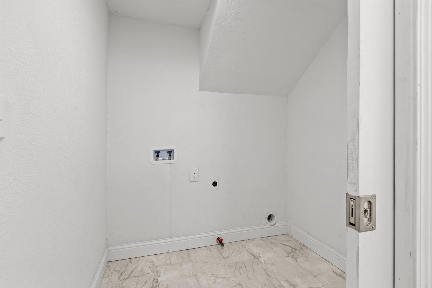 Detail Gallery Image 13 of 44 For 5038 Felicia Way, Elk Grove,  CA 95758 - 3 Beds | 2/1 Baths
