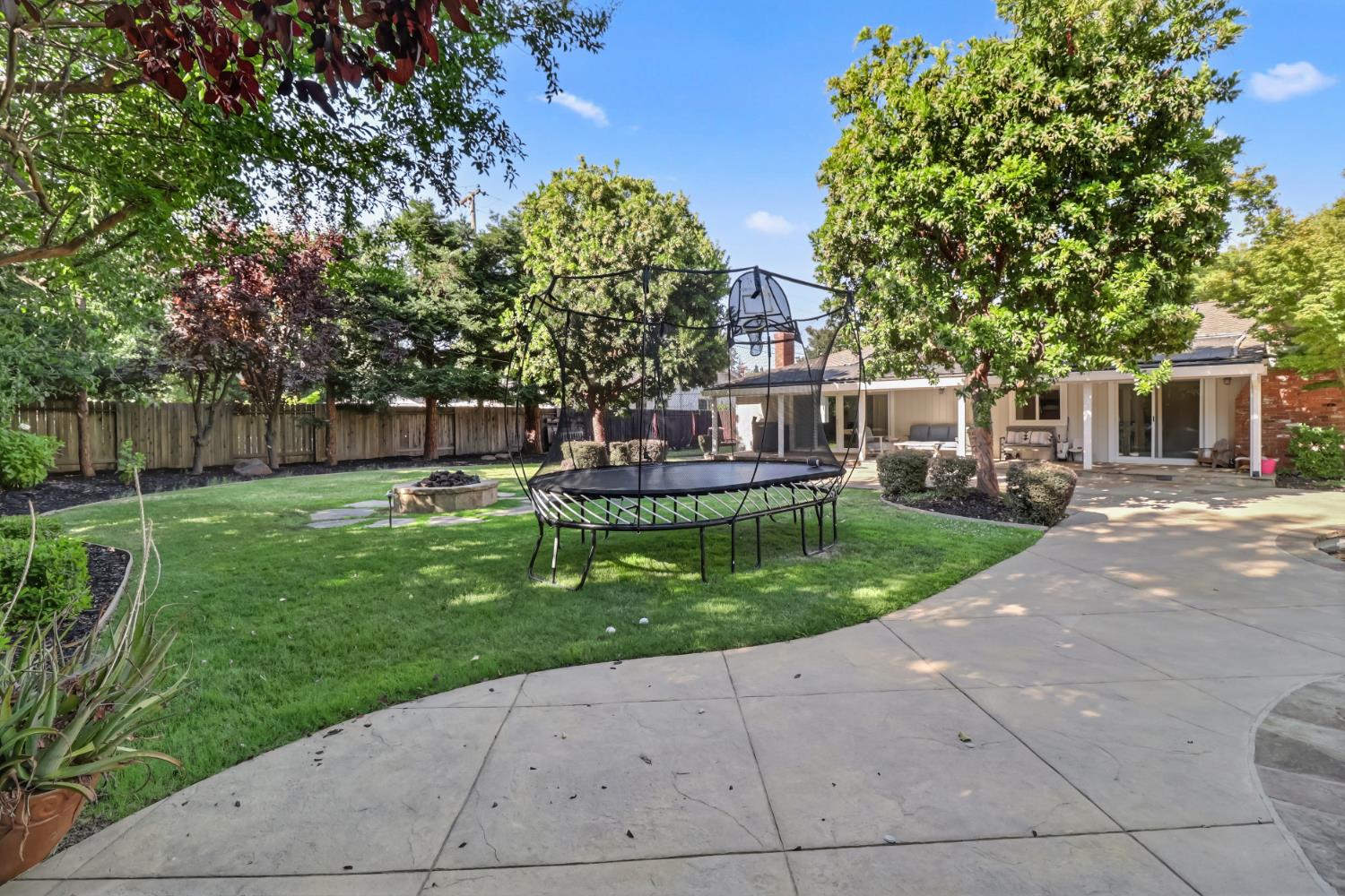 Detail Gallery Image 51 of 62 For 551 Thornley Way, Sacramento,  CA 95864 - 4 Beds | 2/1 Baths