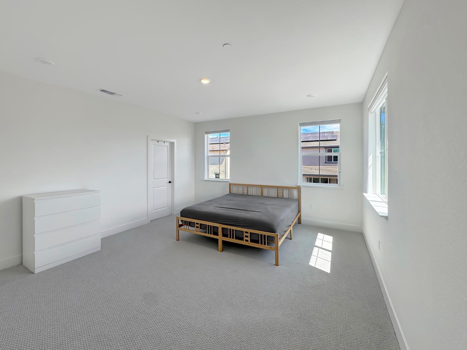 Detail Gallery Image 11 of 18 For 3279 Orso Grande St, Manteca,  CA 95337 - 5 Beds | 3/1 Baths