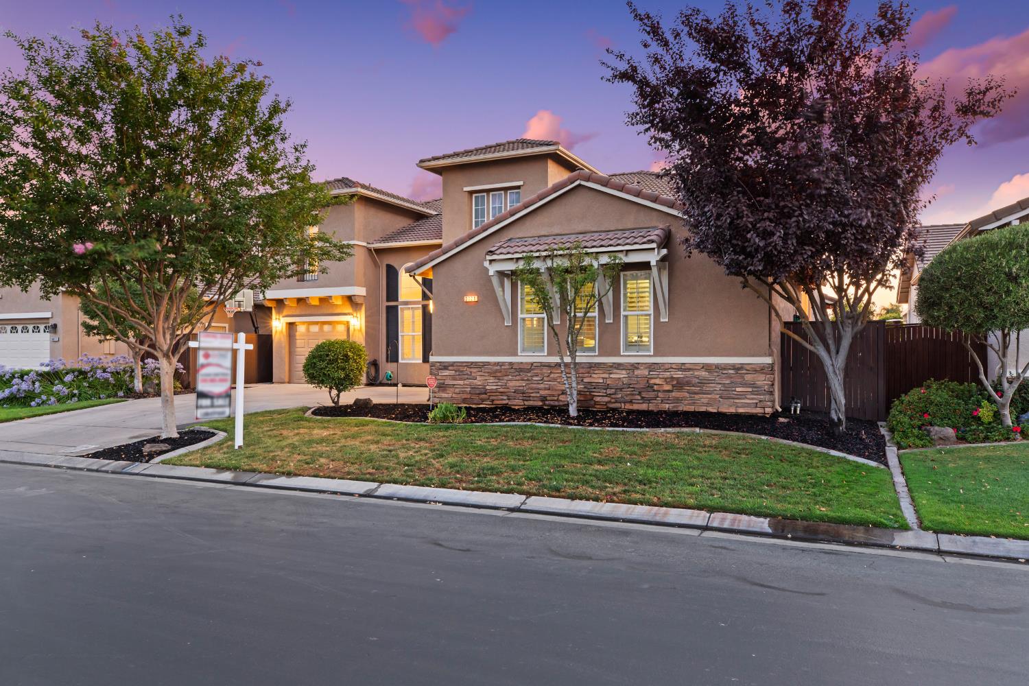 Detail Gallery Image 4 of 67 For 3021 Edgeview Dr, Modesto,  CA 95355 - 5 Beds | 3/1 Baths