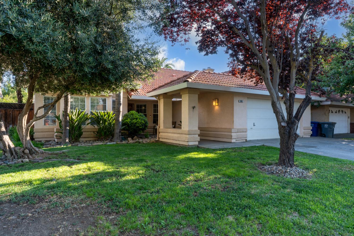 Detail Gallery Image 1 of 71 For 934 Neal St, Los Banos,  CA 93635 - 4 Beds | 2 Baths