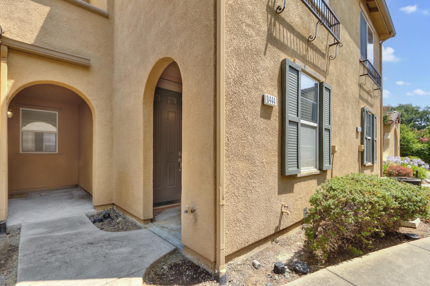Detail Gallery Image 3 of 38 For 8444 Crystal Walk Cir #72,  Elk Grove,  CA 95758 - 2 Beds | 2 Baths