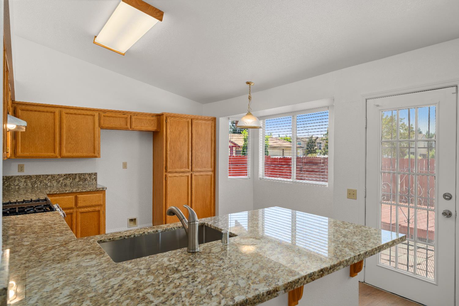Detail Gallery Image 9 of 33 For 1 Afton Ct, Sacramento,  CA 95823 - 3 Beds | 2 Baths
