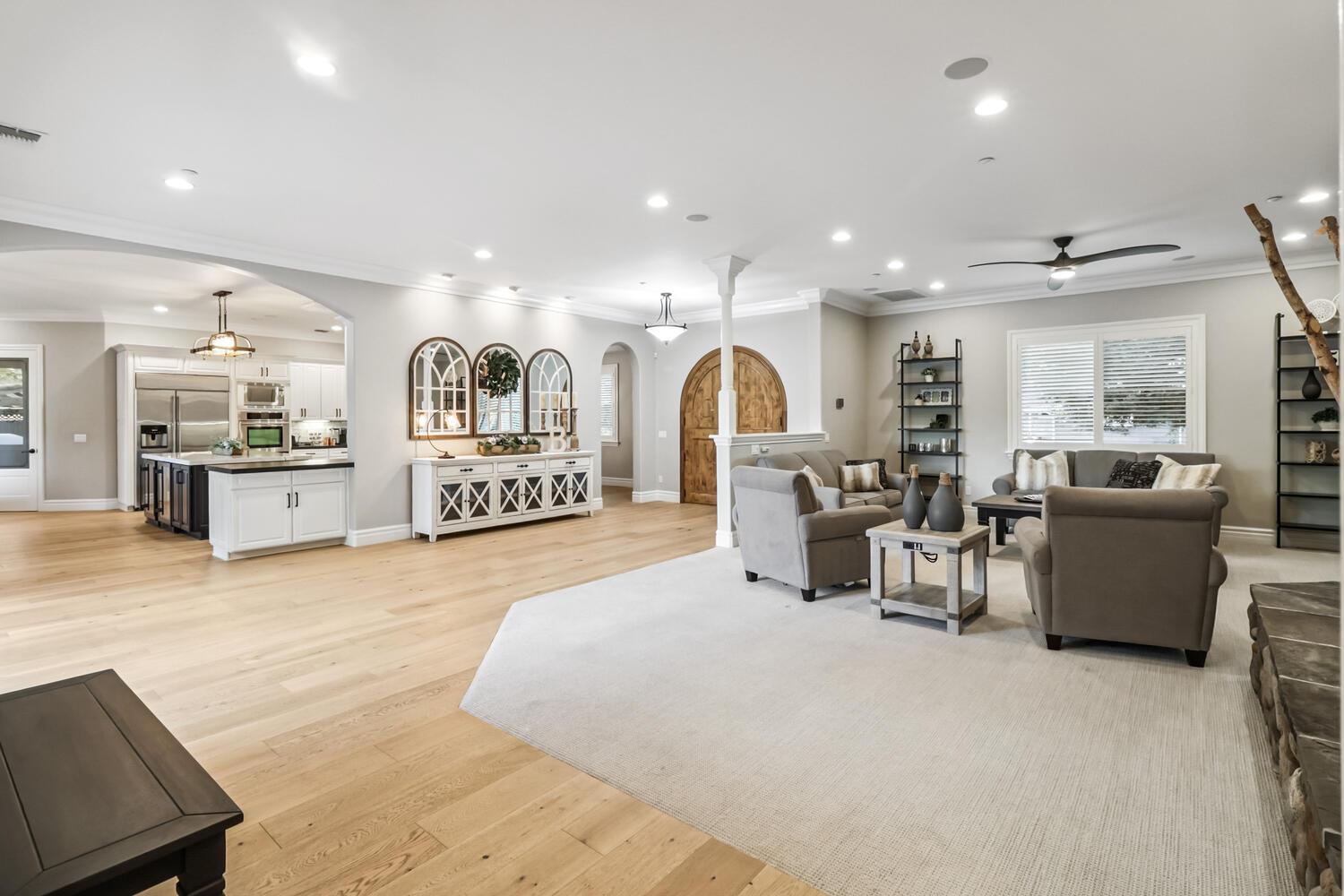 Detail Gallery Image 17 of 72 For 4900 Saint Augustine Dr, Elk Grove,  CA 95758 - 4 Beds | 4 Baths