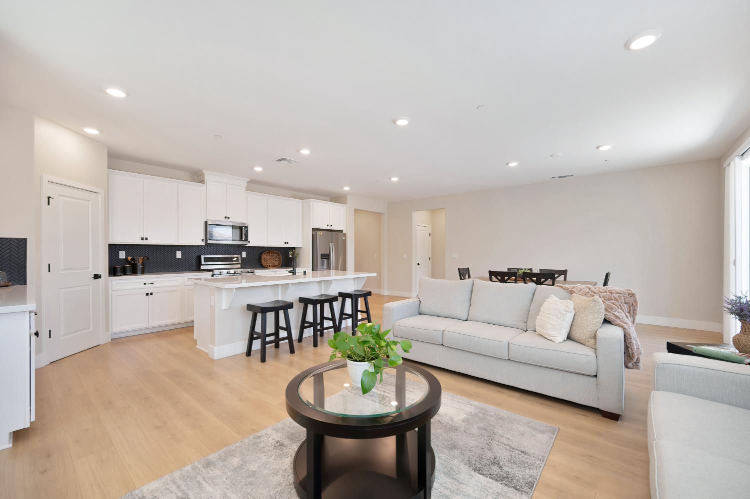 Detail Gallery Image 15 of 32 For 140 Tortosa Ct, Lincoln,  CA 95648 - 4 Beds | 2 Baths
