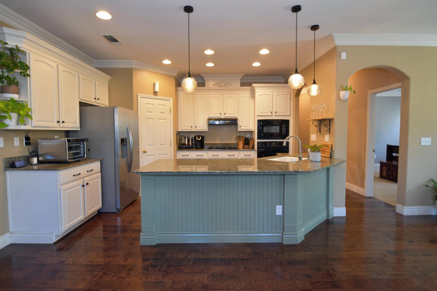 Detail Gallery Image 17 of 54 For 13702 Channel Ln, Waterford,  CA 95386 - 4 Beds | 3 Baths