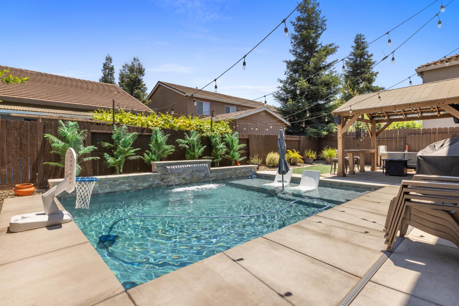 Detail Gallery Image 44 of 62 For 5422 Antique Rose Way, Riverbank,  CA 95367 - 3 Beds | 2/1 Baths