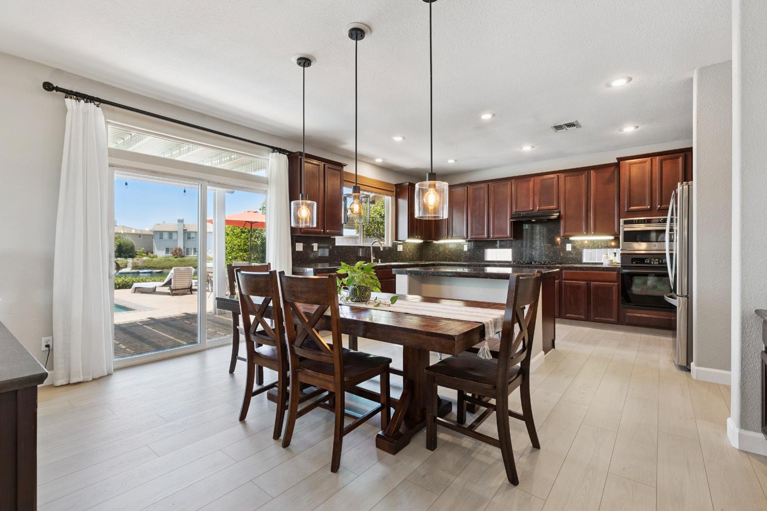 Detail Gallery Image 18 of 67 For 3021 Edgeview Dr, Modesto,  CA 95355 - 5 Beds | 3/1 Baths