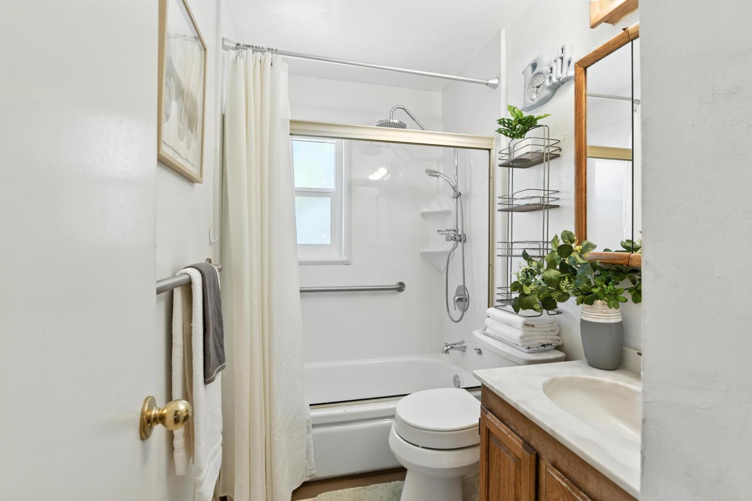 Detail Gallery Image 28 of 37 For 4724 Isabella Ave, Fair Oaks,  CA 95628 - 4 Beds | 2 Baths