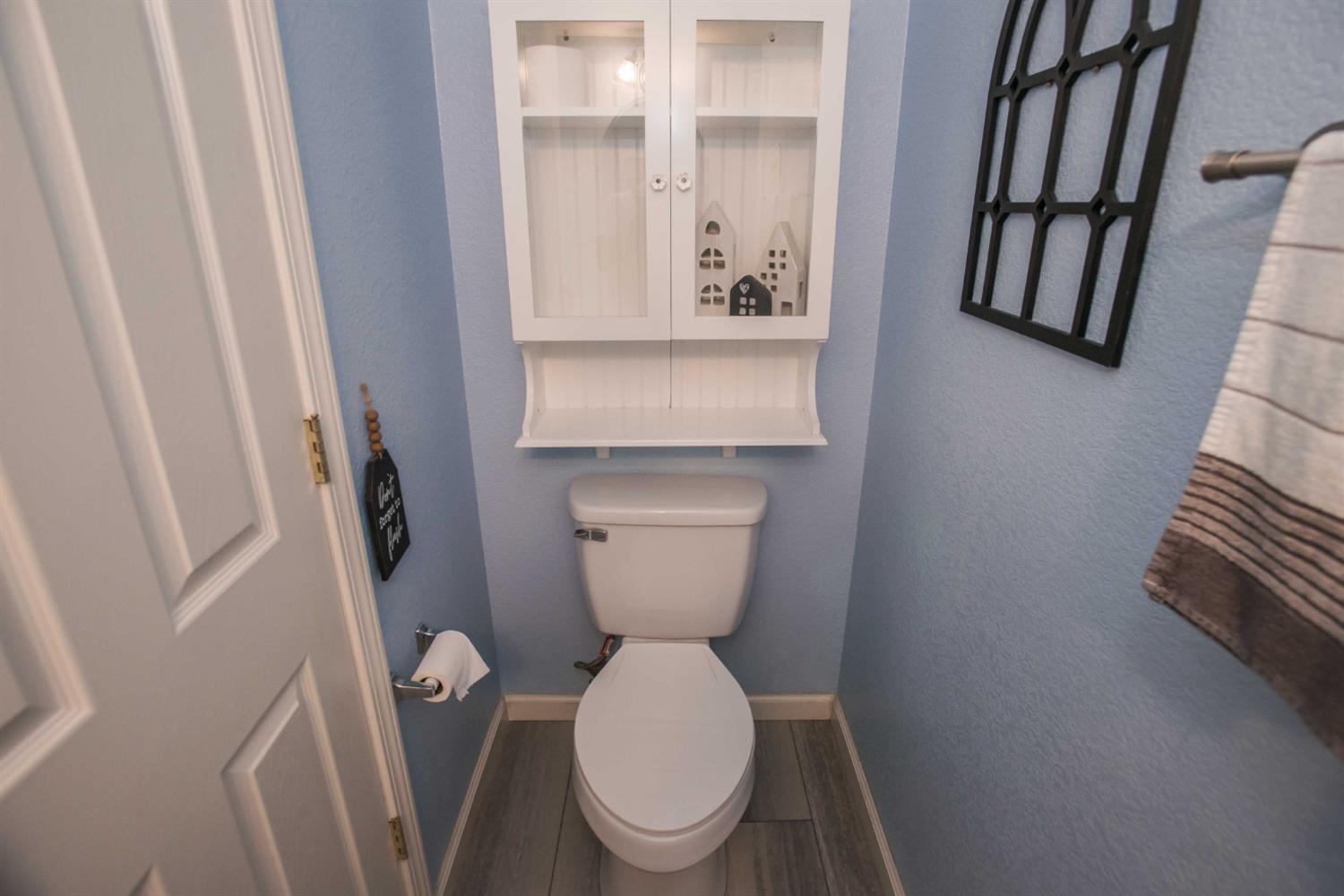 Detail Gallery Image 25 of 68 For 2210 Arnold Dr, Rocklin,  CA 95765 - 4 Beds | 2/1 Baths