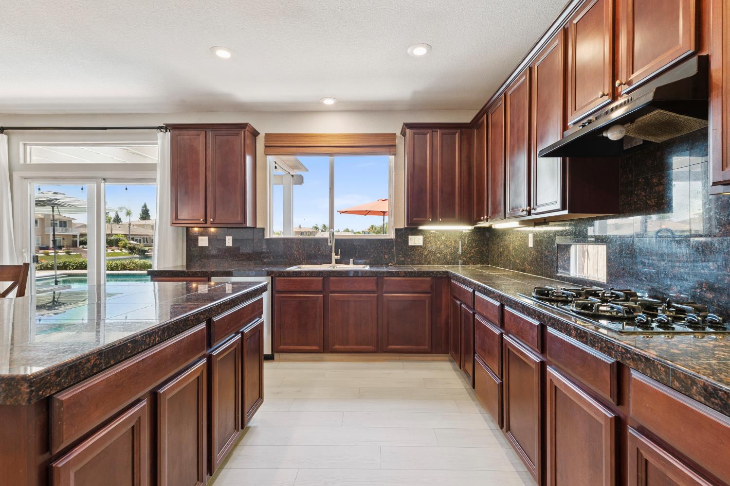 Detail Gallery Image 23 of 67 For 3021 Edgeview Dr, Modesto,  CA 95355 - 5 Beds | 3/1 Baths