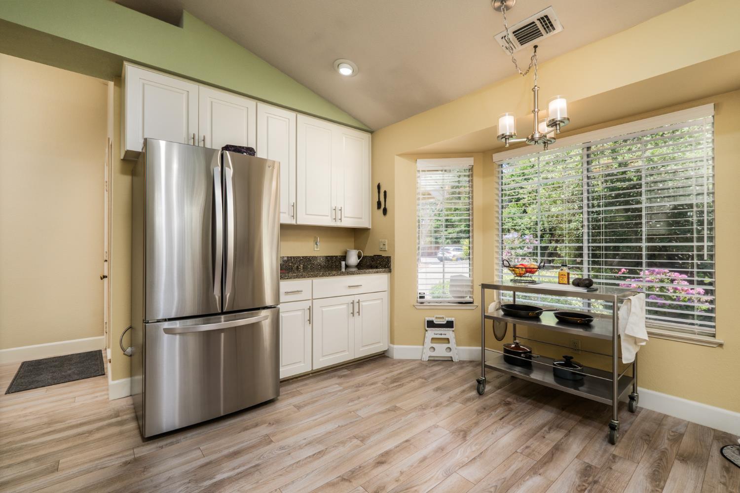 Detail Gallery Image 11 of 63 For 5148 Walnut Place Ln, Carmichael,  CA 95608 - 3 Beds | 2 Baths