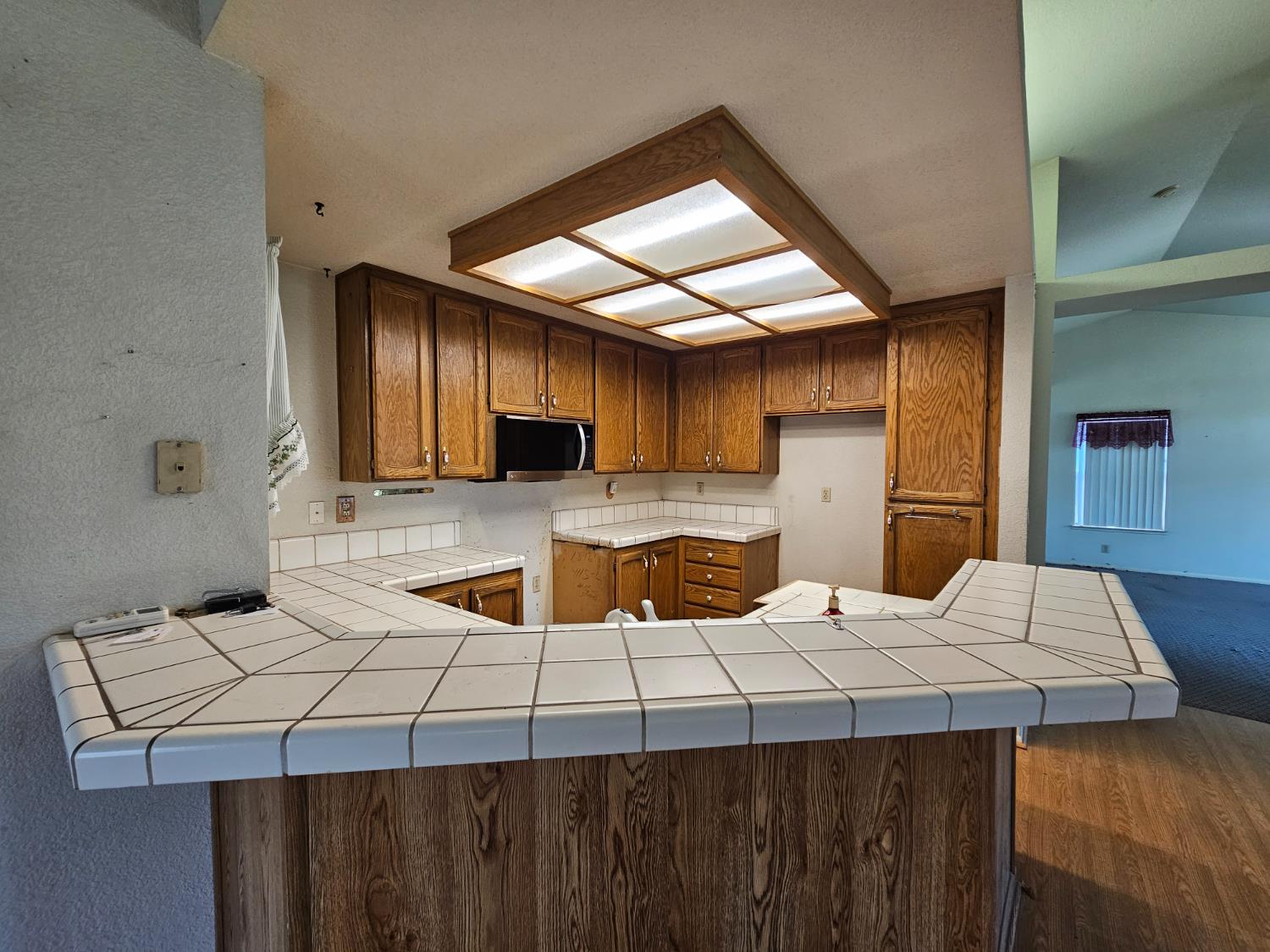 Detail Gallery Image 8 of 24 For 8447 Cassatt Way, Sacramento,  CA 95828 - 3 Beds | 2 Baths