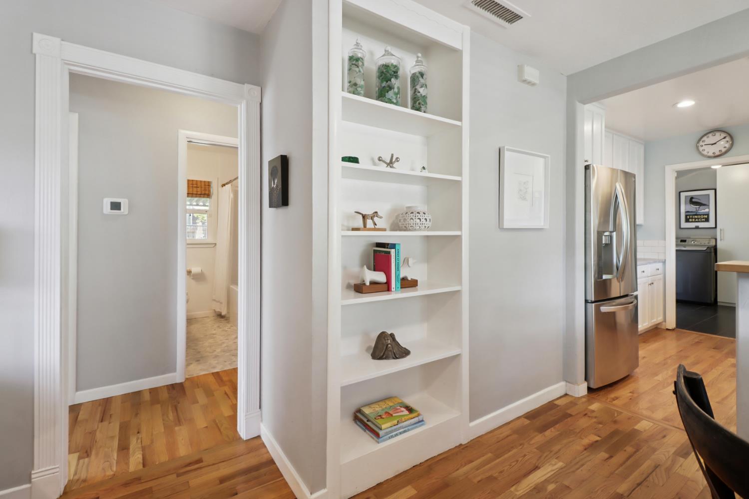 Detail Gallery Image 13 of 45 For 1452 Oregon Dr, Sacramento,  CA 95822 - 3 Beds | 2 Baths