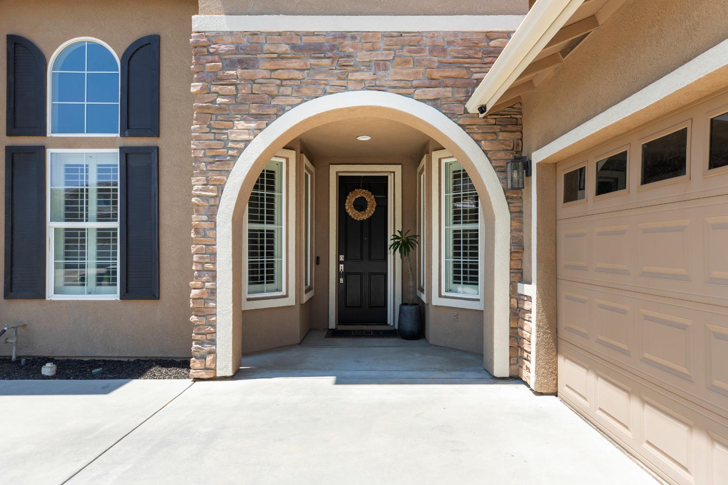 Detail Gallery Image 6 of 67 For 3021 Edgeview Dr, Modesto,  CA 95355 - 5 Beds | 3/1 Baths