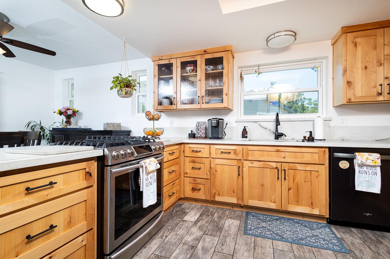 Detail Gallery Image 4 of 24 For 4013 Quarry Ct, Loomis,  CA 95650 - 3 Beds | 2/1 Baths