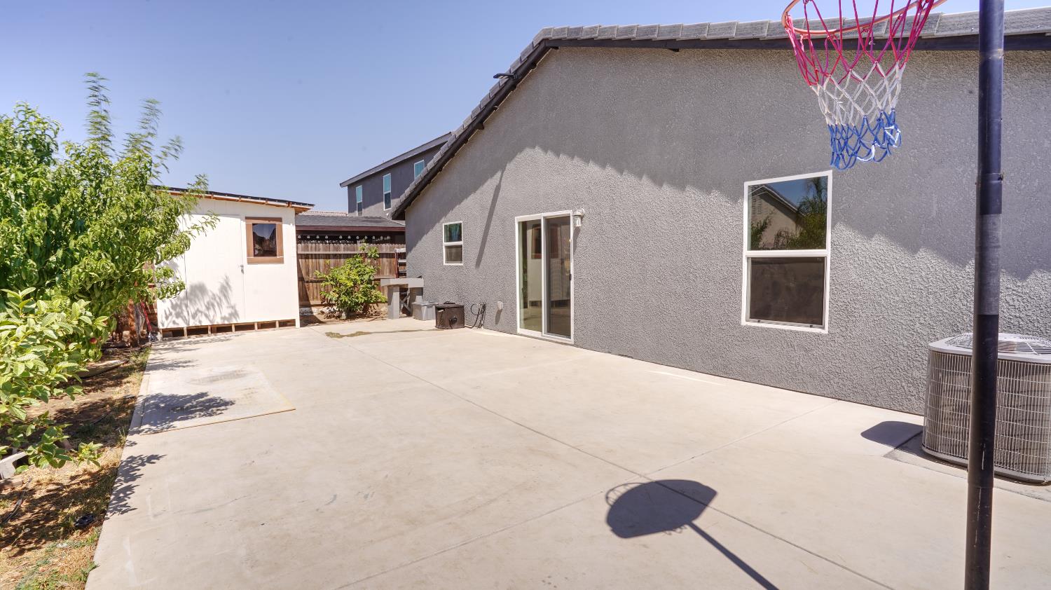 Detail Gallery Image 11 of 14 For 639 Sansoni Ct, Los Banos,  CA 93635 - 4 Beds | 3 Baths