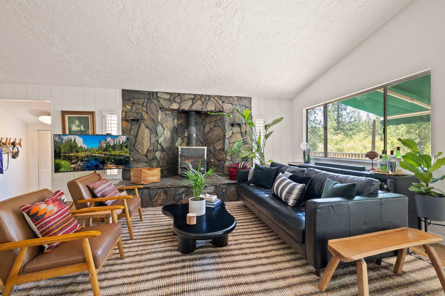 Detail Gallery Image 23 of 55 For 20018 Pine Mountain Dr, Groveland,  CA 95321 - 3 Beds | 3 Baths