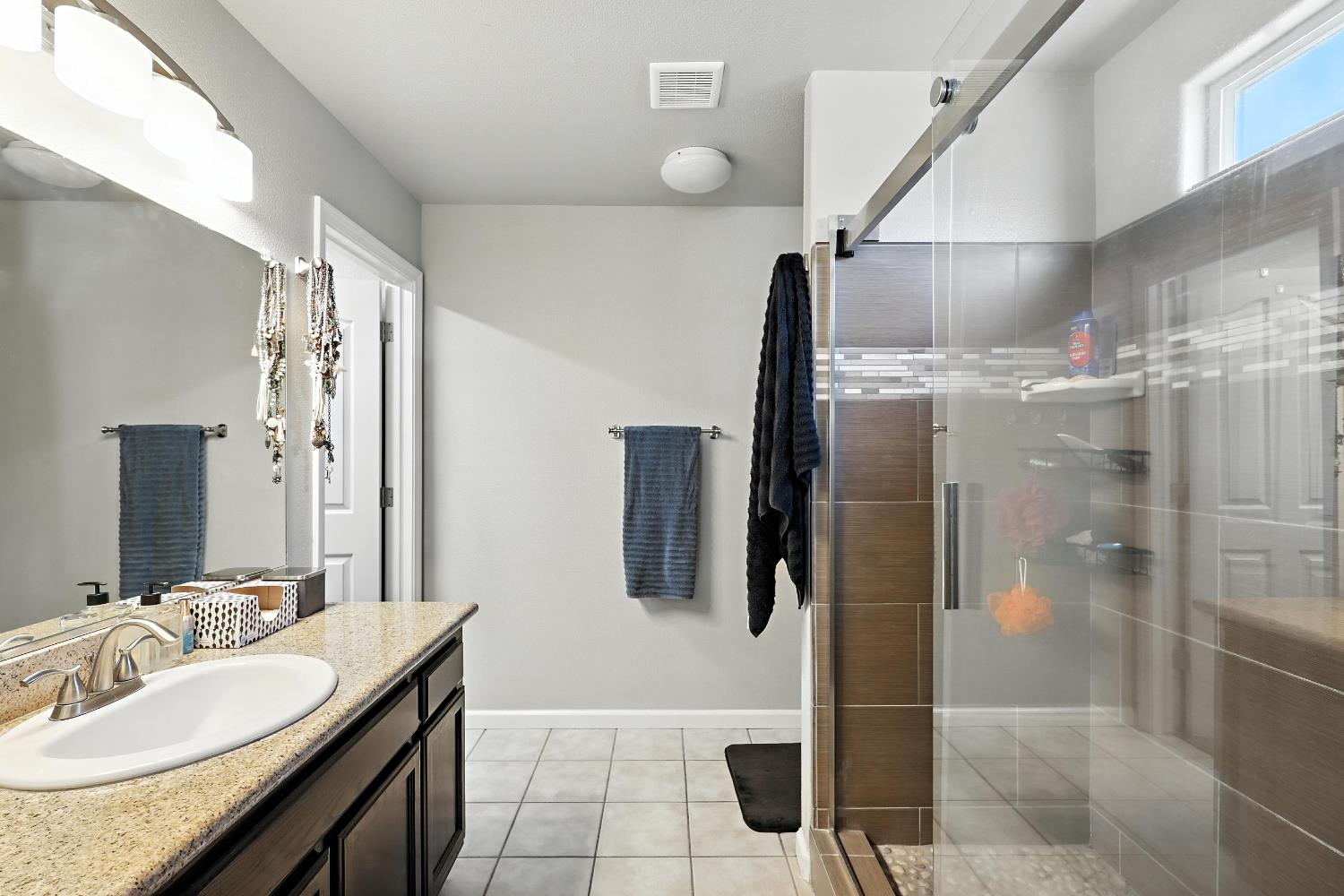 Detail Gallery Image 11 of 34 For 6045 Lea Ct, Winton,  CA 95388 - 4 Beds | 2 Baths