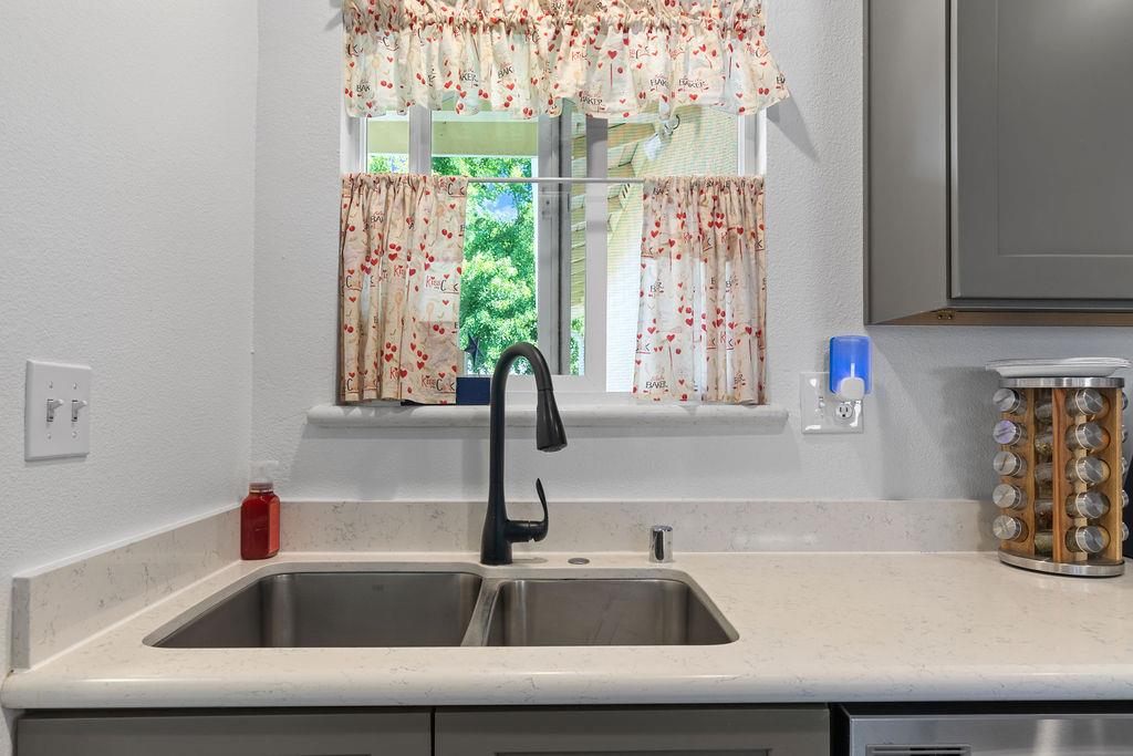 Detail Gallery Image 7 of 30 For 1904 Hunt Ave, Modesto,  CA 95350 - 3 Beds | 2 Baths