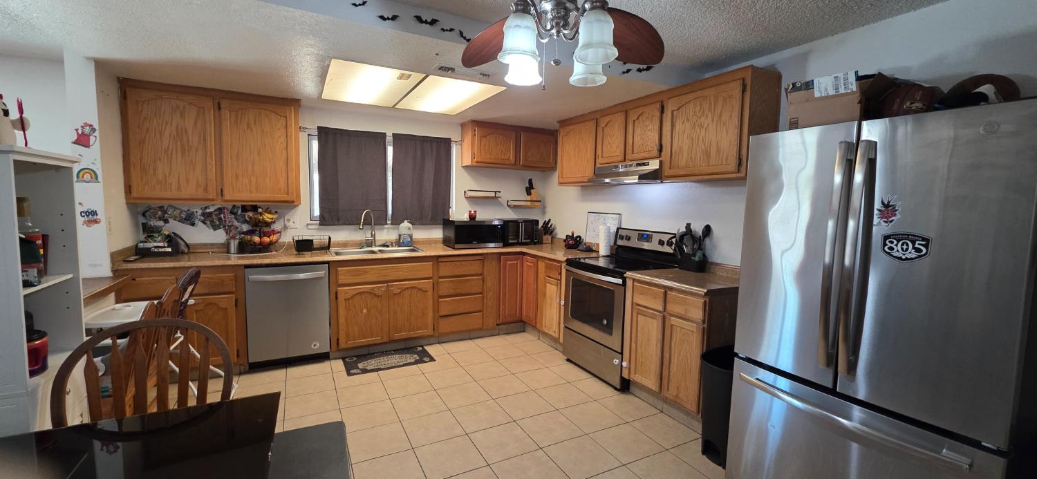 Detail Gallery Image 4 of 9 For 3208 Pisces Way, Ceres,  CA 95307 - 3 Beds | 2 Baths