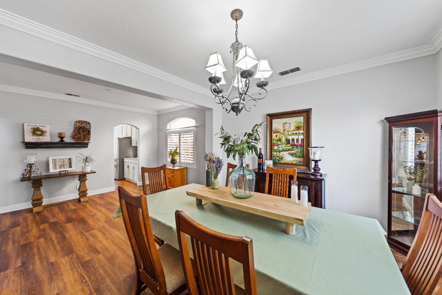 Detail Gallery Image 8 of 49 For 5504 Pleasant Grove Ct, Salida,  CA 95368 - 4 Beds | 3 Baths