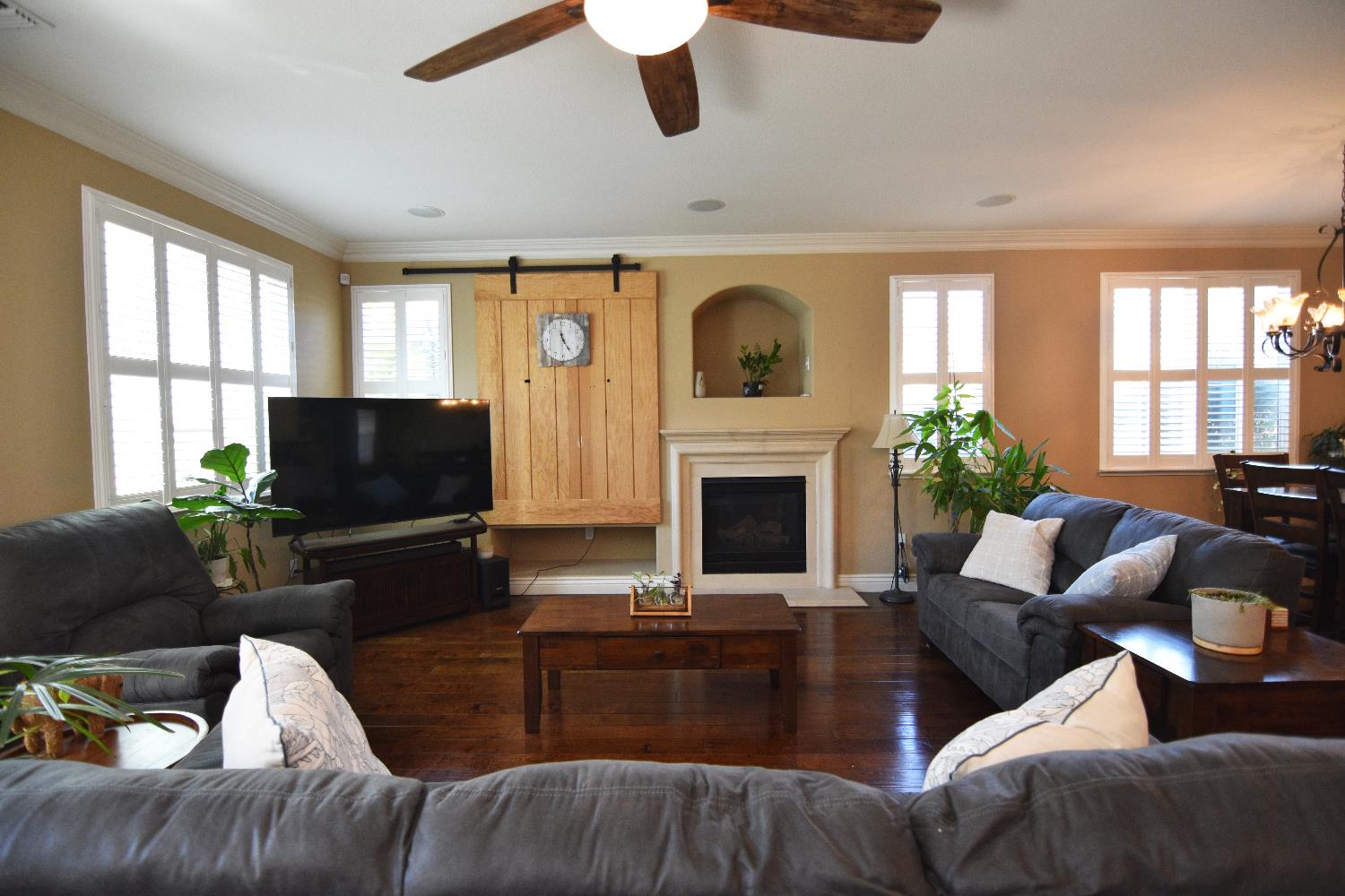 Detail Gallery Image 23 of 54 For 13702 Channel Ln, Waterford,  CA 95386 - 4 Beds | 3 Baths