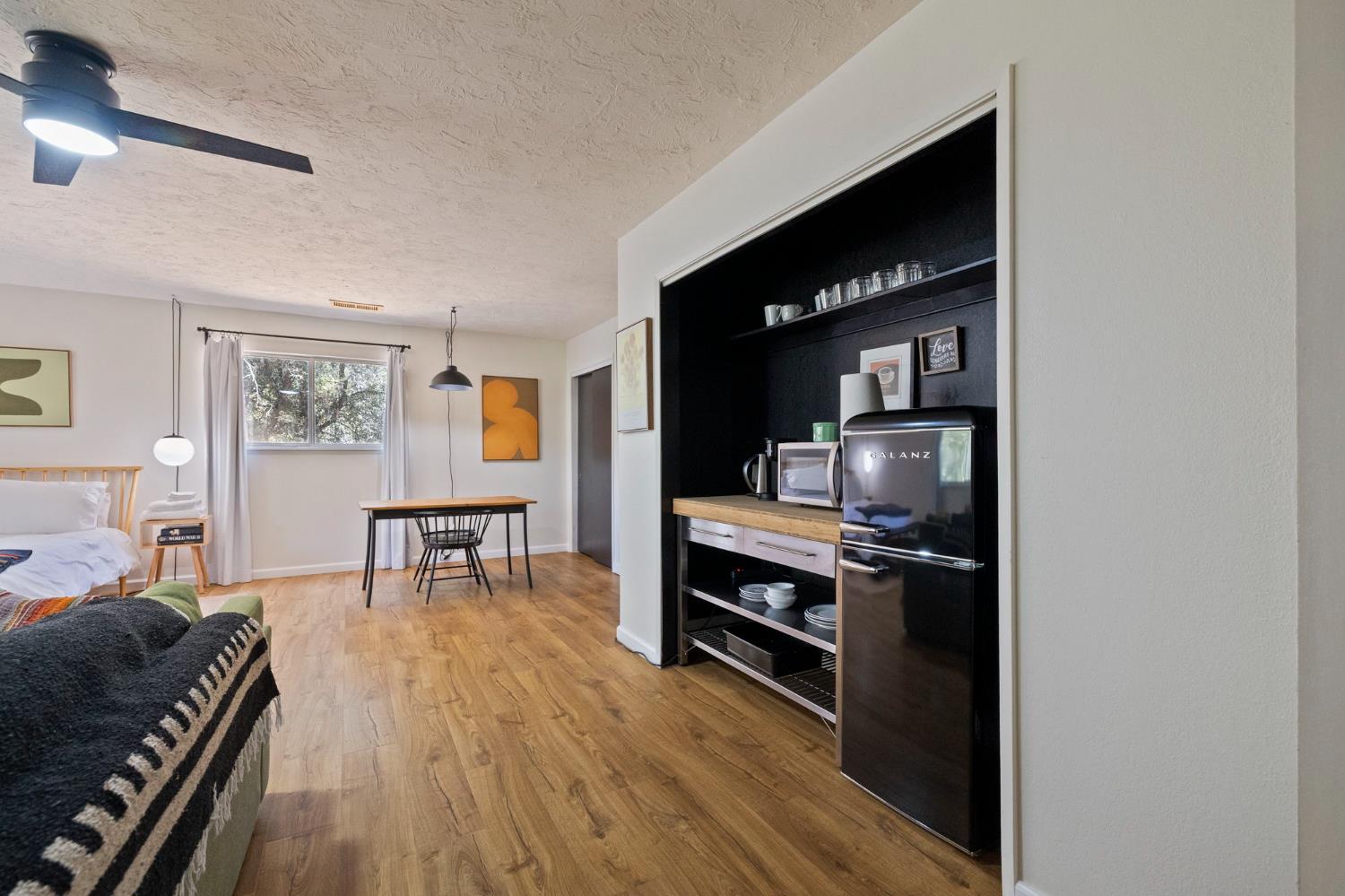 Detail Gallery Image 3 of 55 For 20018 Pine Mountain Dr, Groveland,  CA 95321 - 3 Beds | 3 Baths