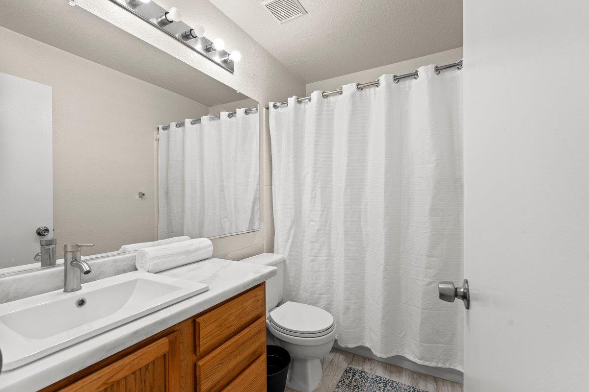 Detail Gallery Image 14 of 17 For 8435 Dartford Dr, Sacramento,  CA 95823 - 3 Beds | 2 Baths