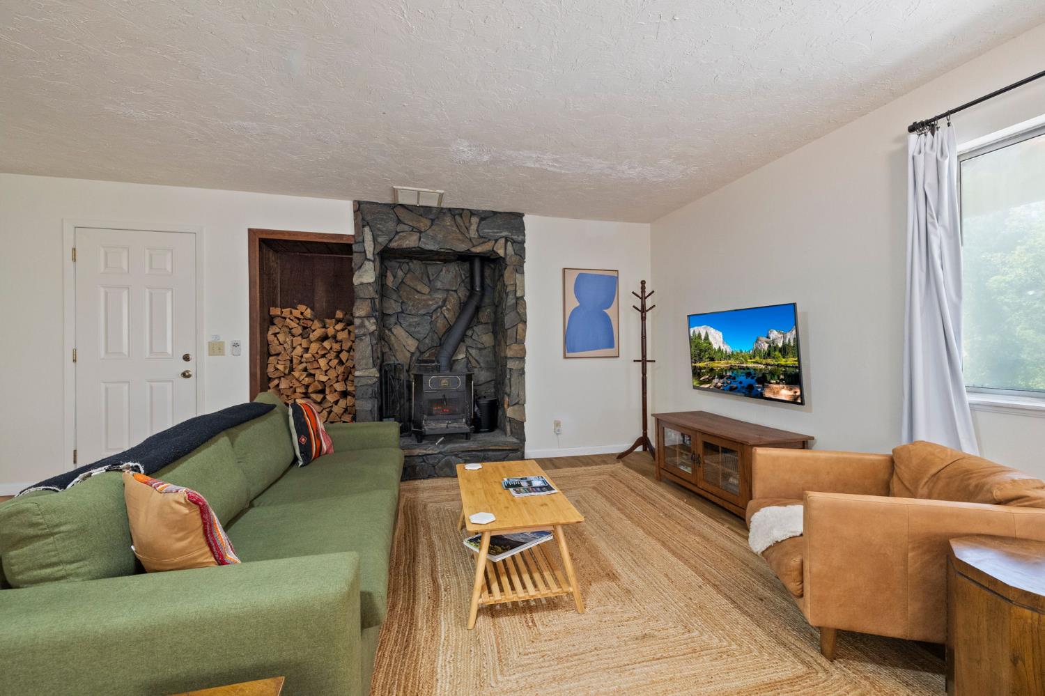 Detail Gallery Image 10 of 55 For 20018 Pine Mountain Dr, Groveland,  CA 95321 - 3 Beds | 3 Baths
