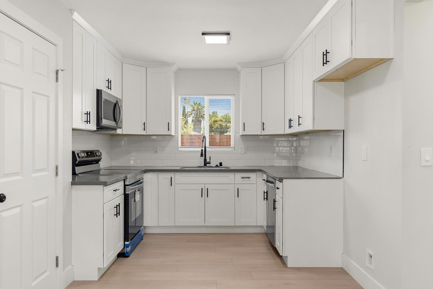 Detail Gallery Image 12 of 35 For 6237 San Martin St, North Highlands,  CA 95660 - 4 Beds | 2 Baths