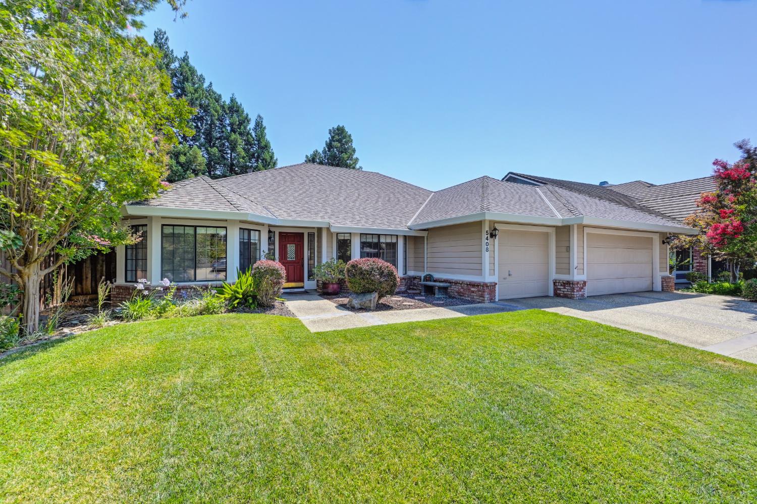 Detail Gallery Image 1 of 53 For 5408 E Brook Way, Elk Grove,  CA 95758 - 3 Beds | 2 Baths