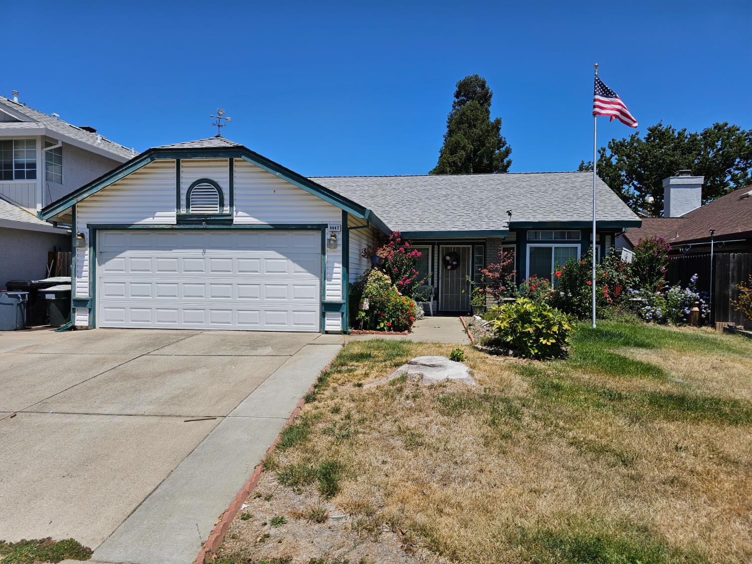 Detail Gallery Image 2 of 24 For 8447 Cassatt Way, Sacramento,  CA 95828 - 3 Beds | 2 Baths