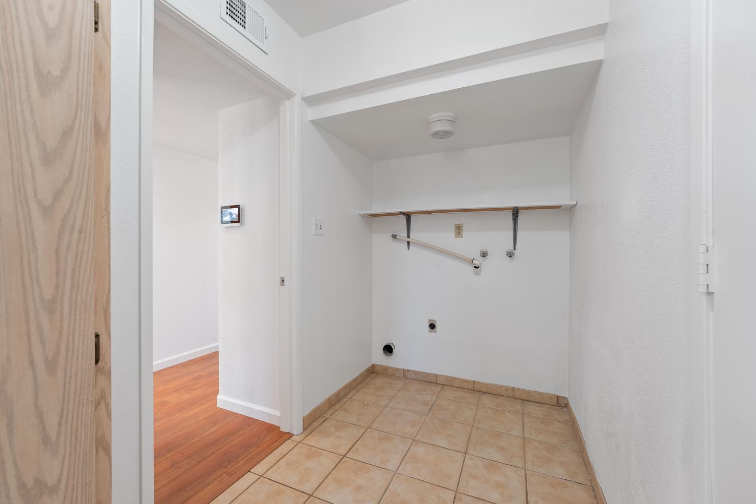 Detail Gallery Image 16 of 25 For 4509 Olivegate Dr, Fair Oaks,  CA 95628 - 4 Beds | 2/1 Baths