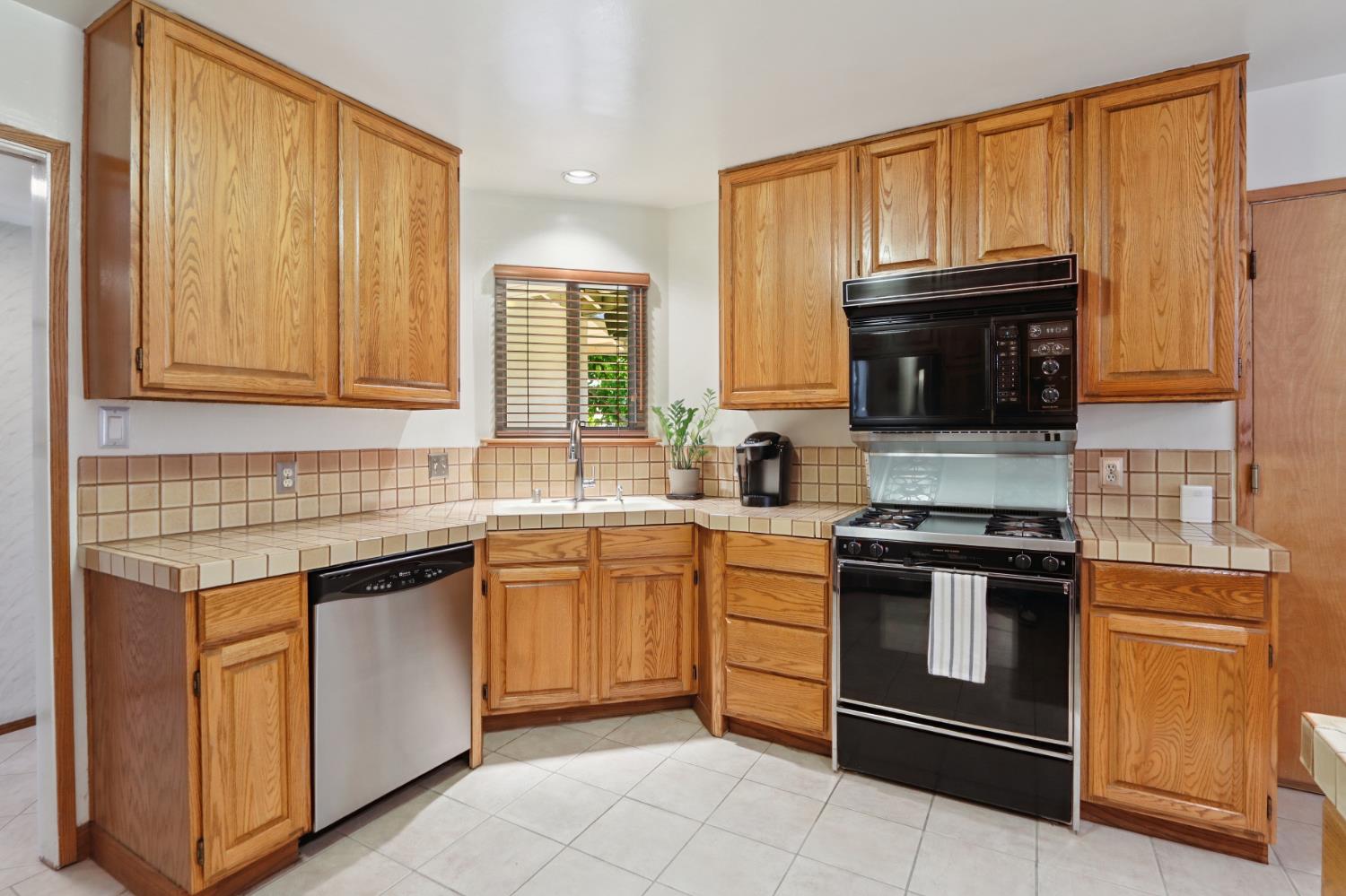Detail Gallery Image 16 of 42 For 1620 Park Blvd, West Sacramento,  CA 95691 - 3 Beds | 2 Baths