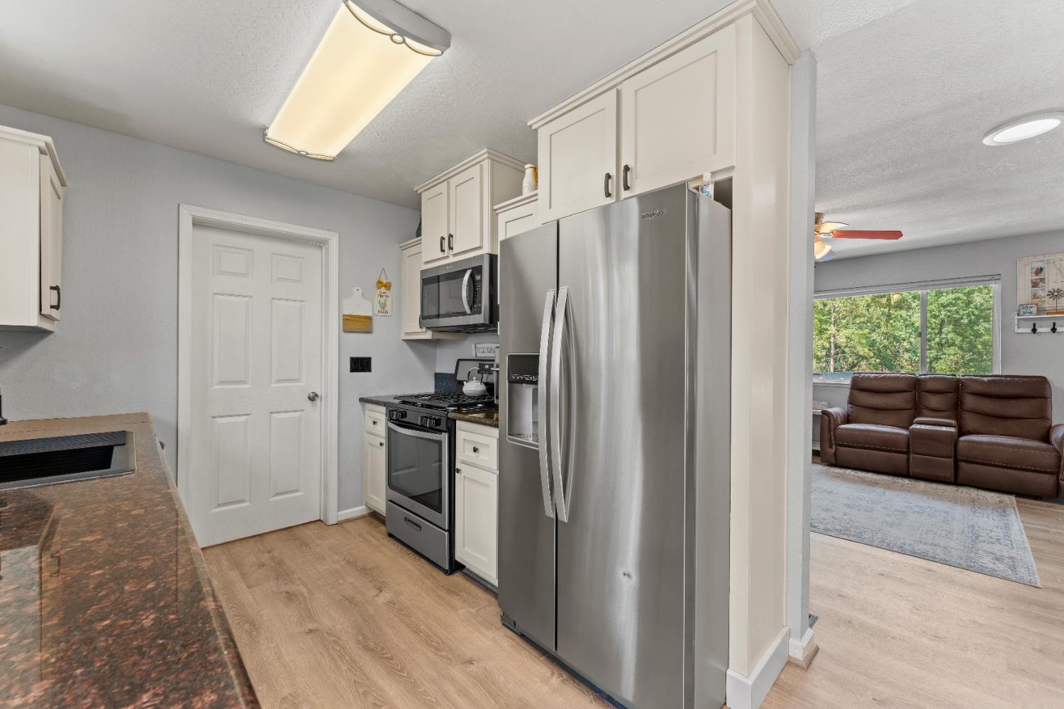 Detail Gallery Image 15 of 68 For 3980 Donner Trl, Placerville,  CA 95667 - 3 Beds | 2 Baths