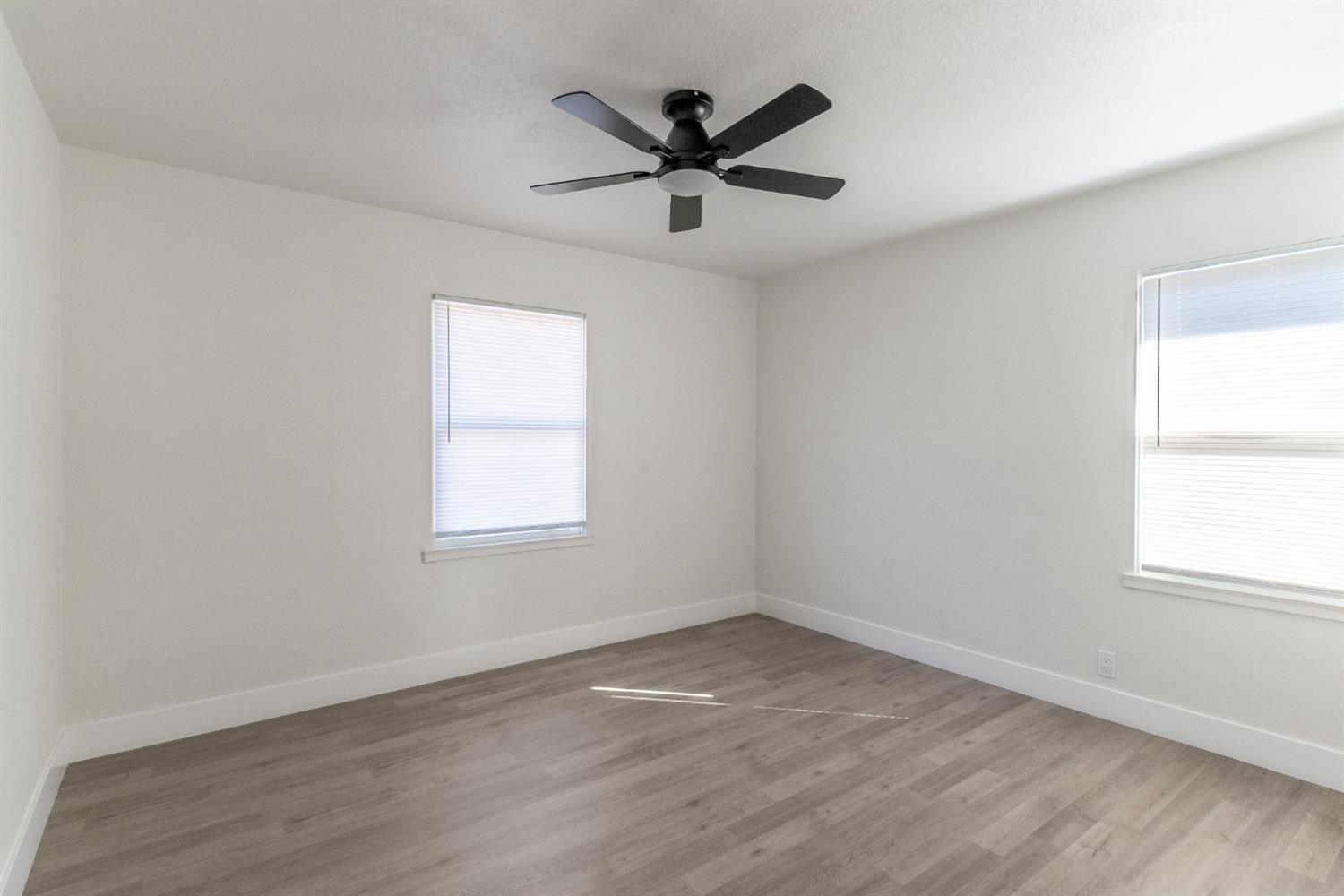 Detail Gallery Image 13 of 29 For 1017 Kings Avenue, Chowchilla,  CA 93610 - 3 Beds | 2 Baths
