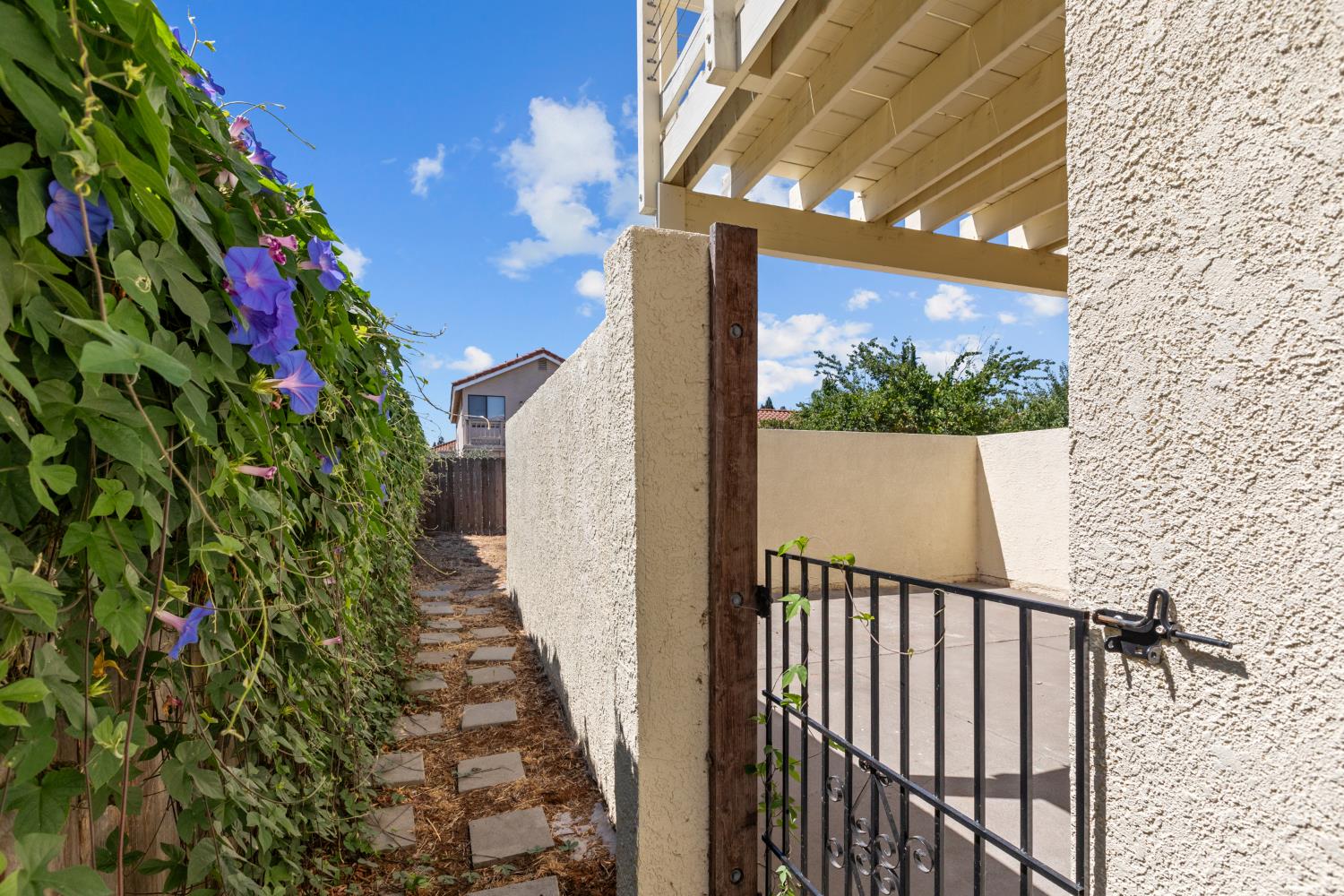 Detail Gallery Image 36 of 44 For 5038 Felicia Way, Elk Grove,  CA 95758 - 3 Beds | 2/1 Baths