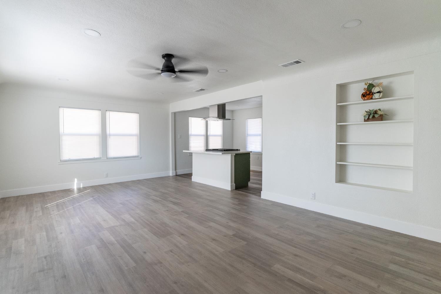 Detail Gallery Image 4 of 29 For 1017 Kings Avenue, Chowchilla,  CA 93610 - 3 Beds | 2 Baths