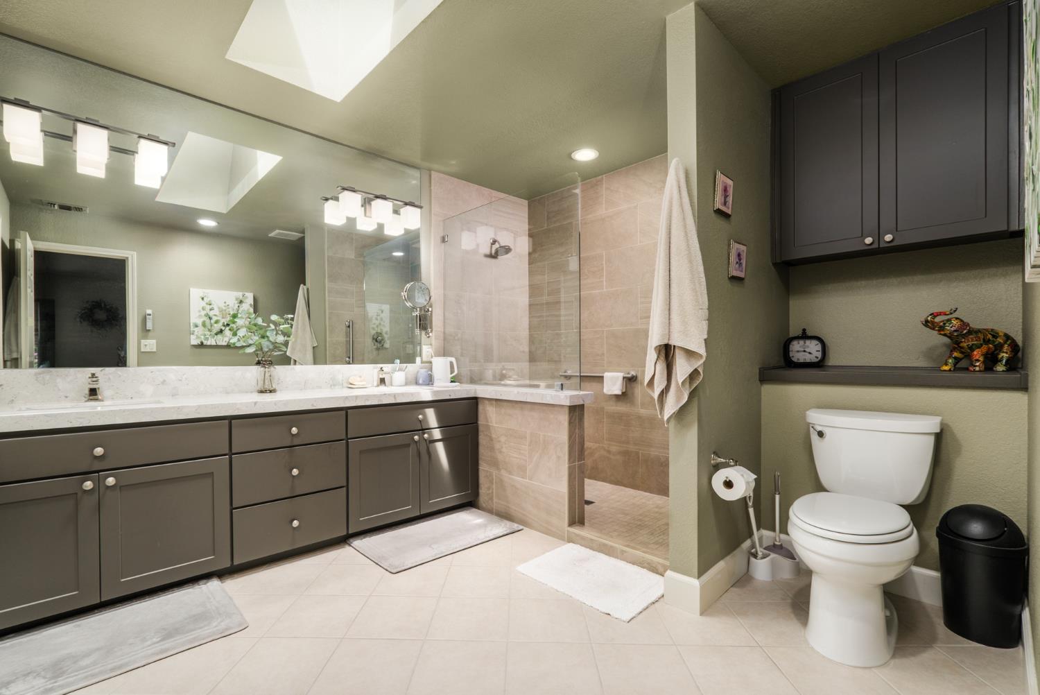 Detail Gallery Image 42 of 63 For 5148 Walnut Place Ln, Carmichael,  CA 95608 - 3 Beds | 2 Baths