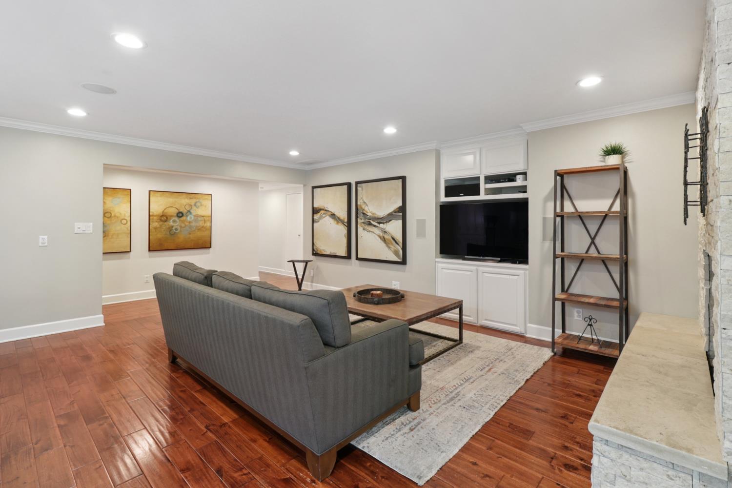 Detail Gallery Image 7 of 62 For 551 Thornley Way, Sacramento,  CA 95864 - 4 Beds | 2/1 Baths