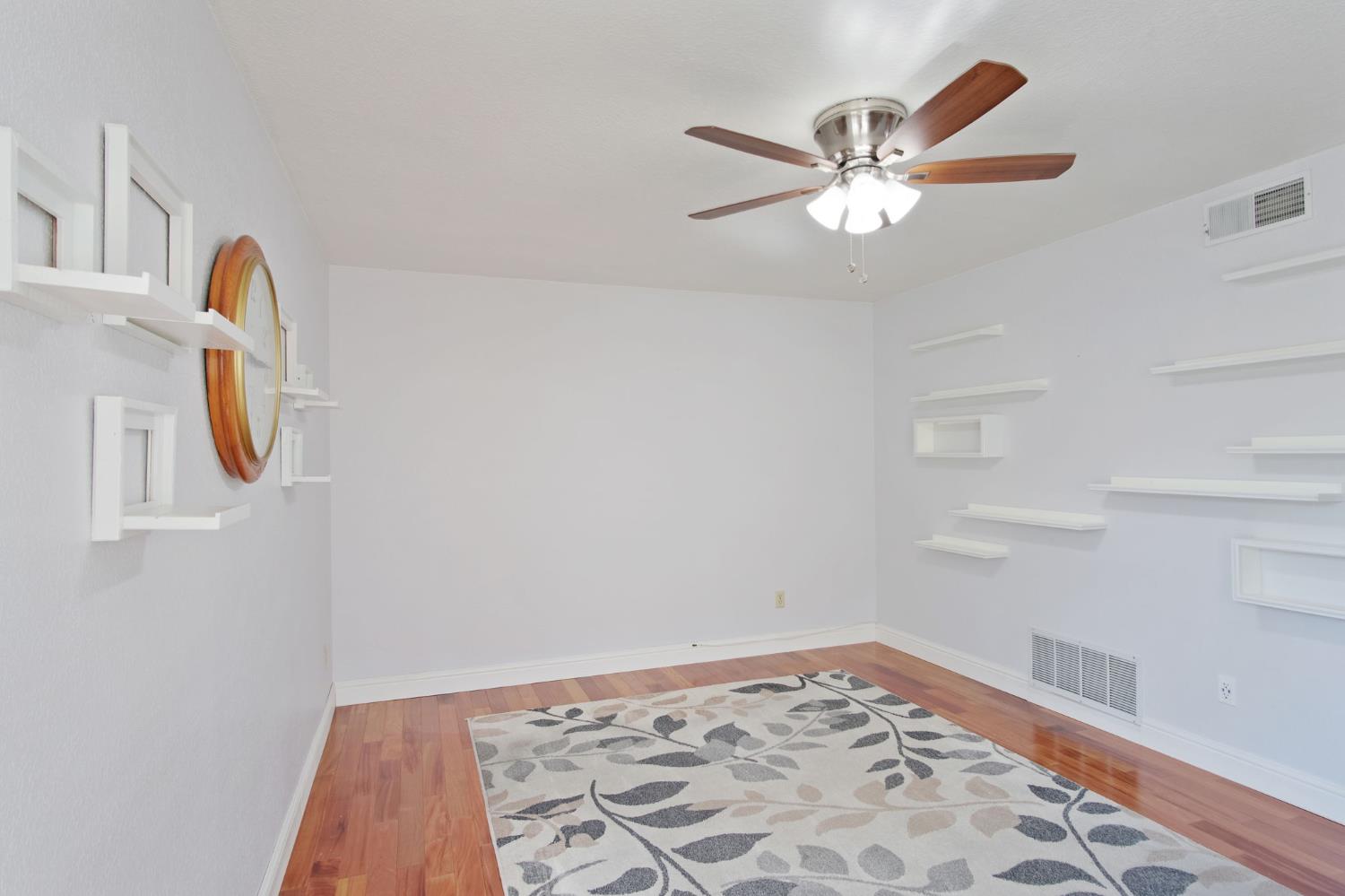 Detail Gallery Image 5 of 17 For 2029 Woodacre Dr, Modesto,  CA 95355 - 3 Beds | 2 Baths
