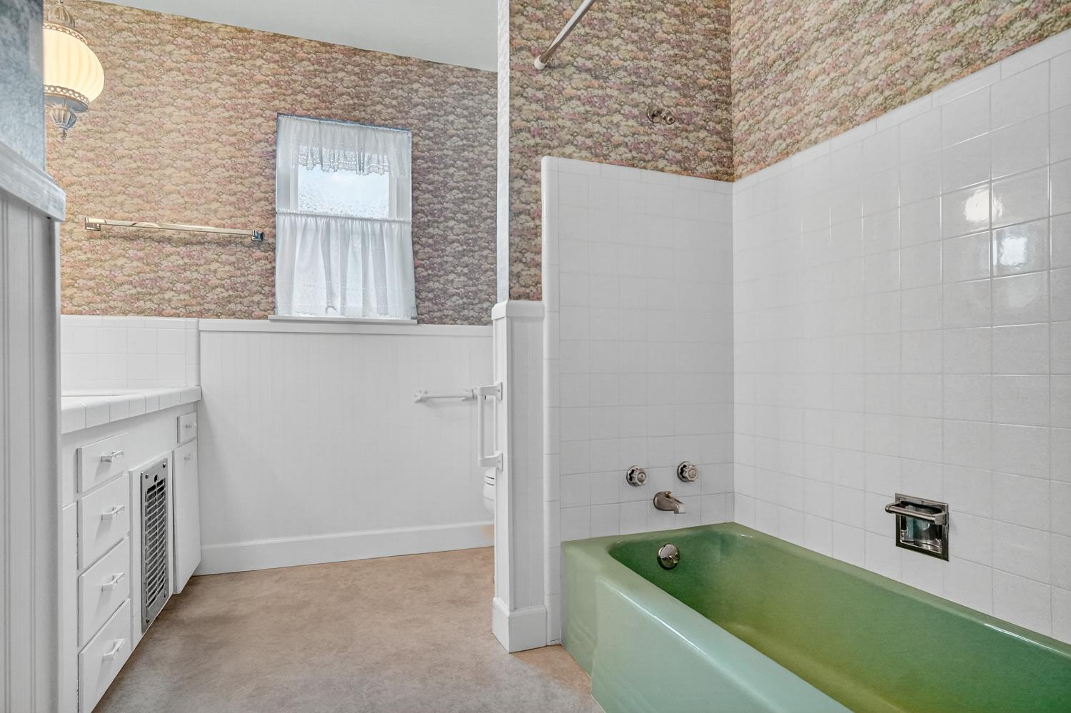 Detail Gallery Image 12 of 22 For 1004 Elm, Woodland,  CA 95695 - 3 Beds | 3 Baths