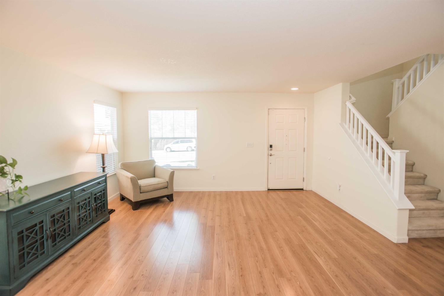 Detail Gallery Image 5 of 68 For 2210 Arnold Dr, Rocklin,  CA 95765 - 4 Beds | 2/1 Baths