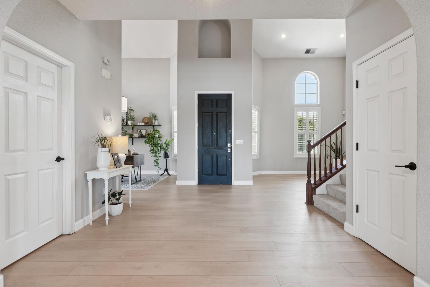 Detail Gallery Image 8 of 67 For 3021 Edgeview Dr, Modesto,  CA 95355 - 5 Beds | 3/1 Baths