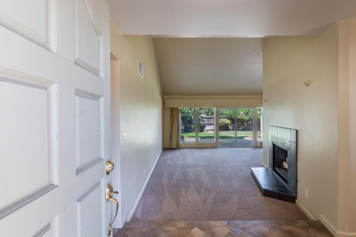 Detail Gallery Image 3 of 28 For 1113 Sonoma Ave, Modesto,  CA 95355 - 3 Beds | 2 Baths