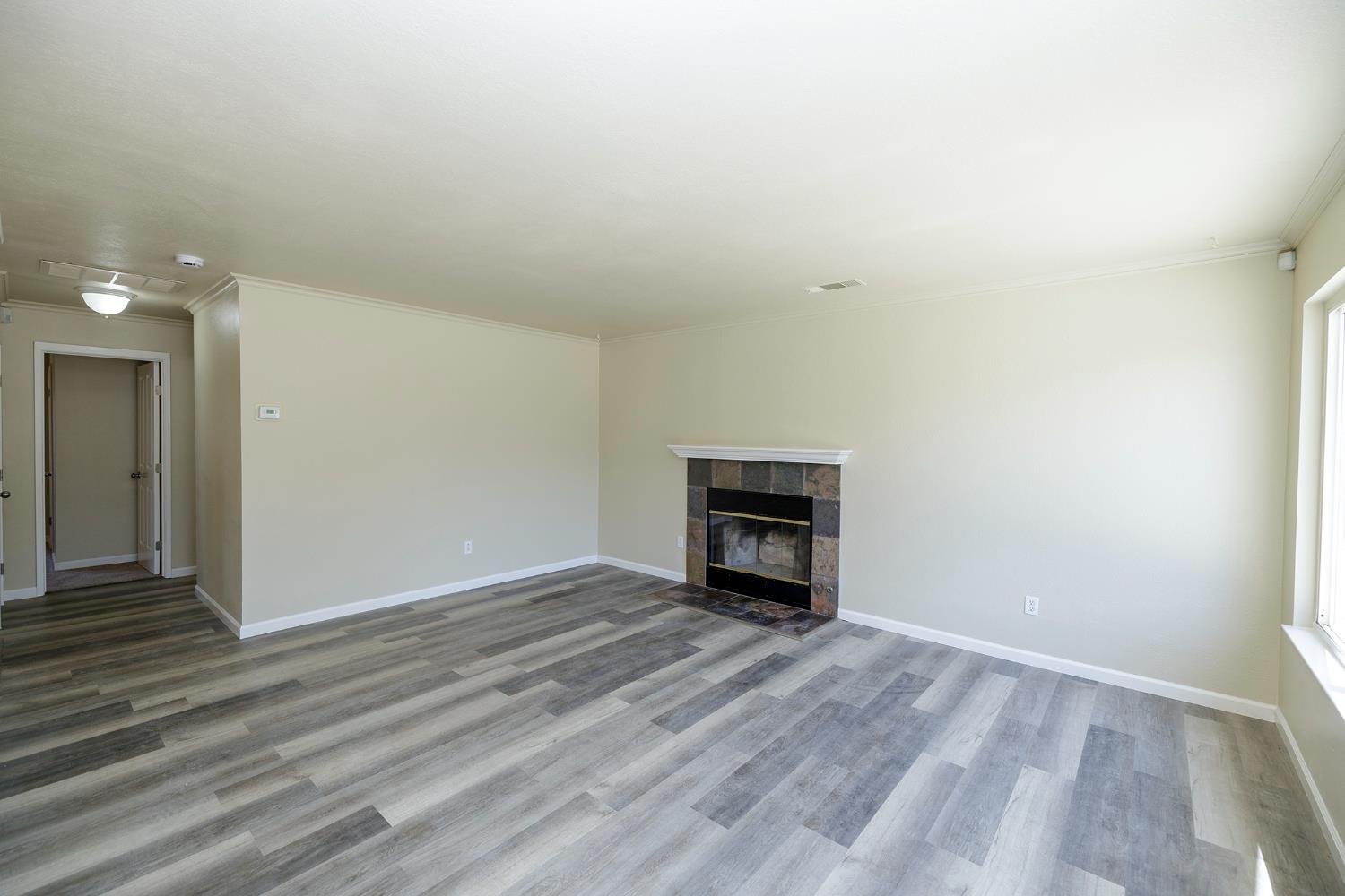 Detail Gallery Image 8 of 42 For 2020 Preston Ln, Modesto,  CA 95355 - 3 Beds | 2 Baths