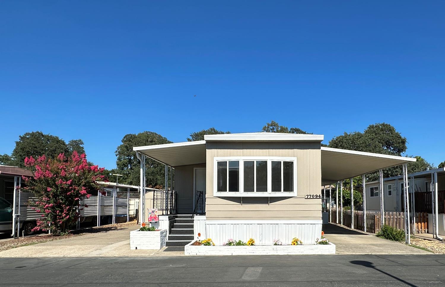 Detail Gallery Image 1 of 21 For 77094 Lauppe Ln, Citrus Heights,  CA 95621 - 3 Beds | 1/1 Baths